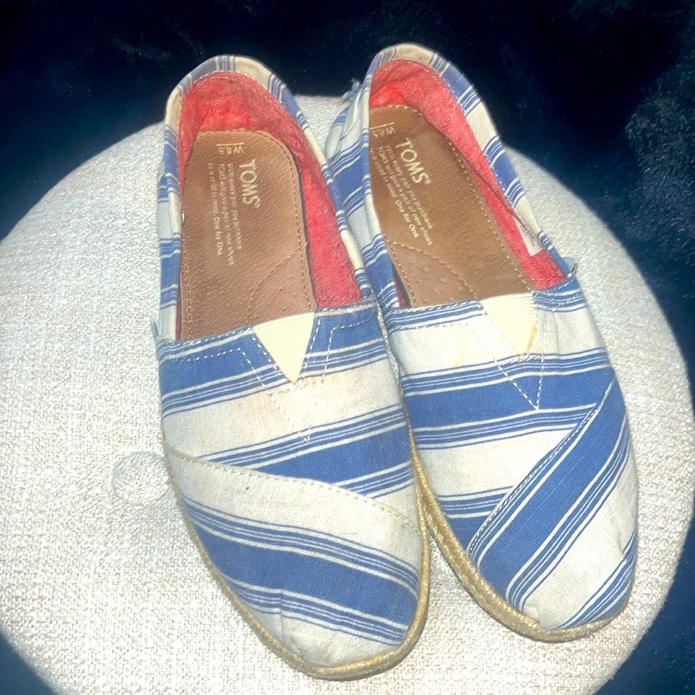 Toms size 8.5 blue and cream exterior interior red and shows some signs of wear